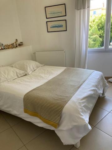Chez Marie Apartment Maillane Екстериор снимка